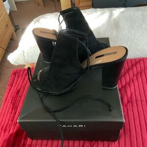 Beautiful suede, Tahari shoes size 9